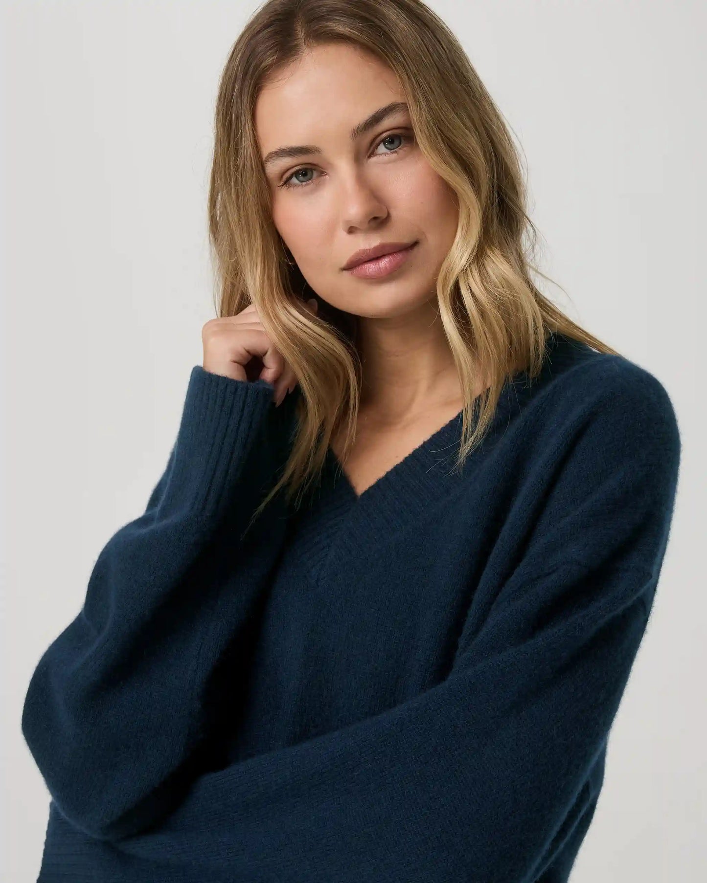 Émilie Cashmere Oversized V-Neck