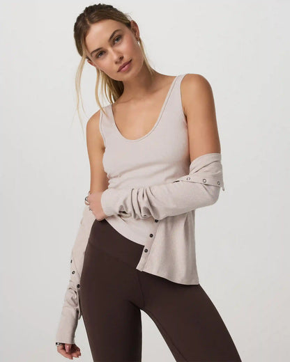 Pose Twin Tank