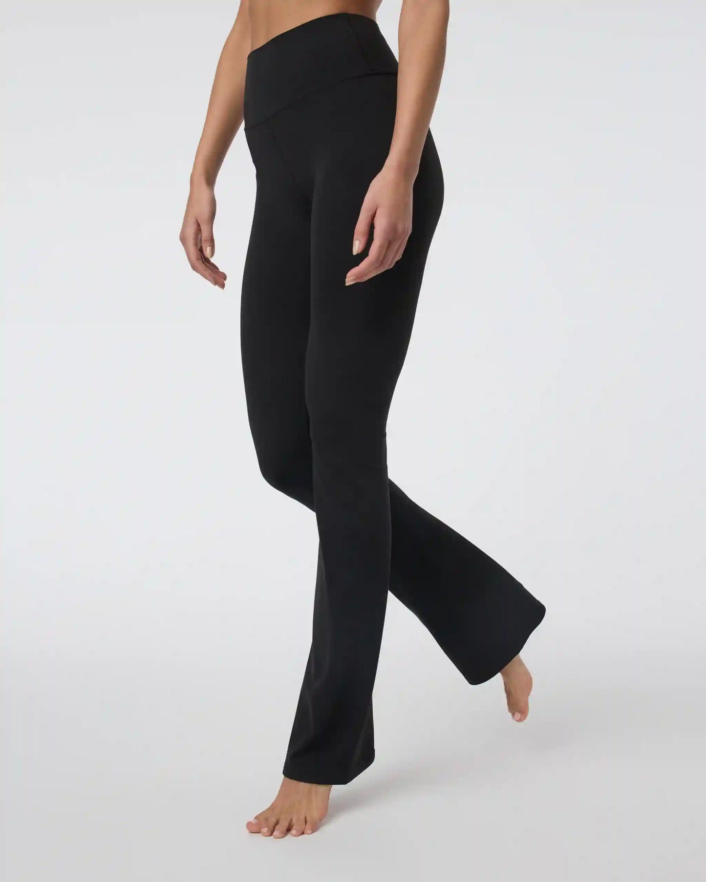 Vuori AllTheFeels™ Slim Flare - Short