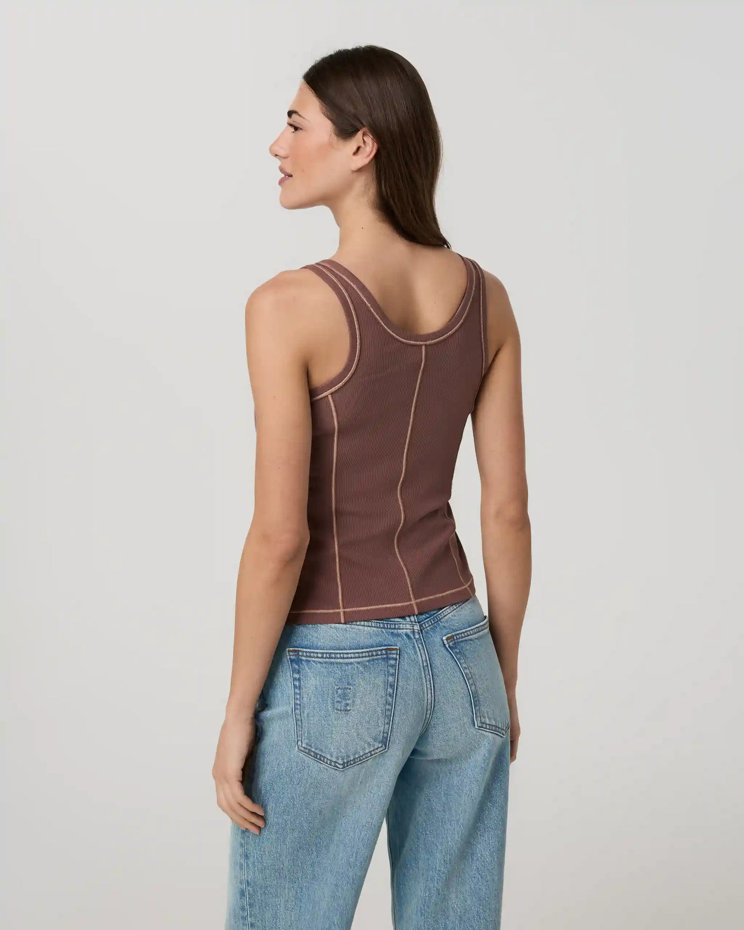 Pose Seams Tank