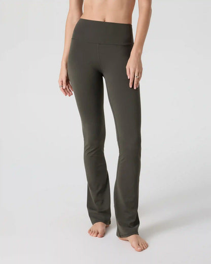 Vuori AllTheFeels™ Slim Flare - Short