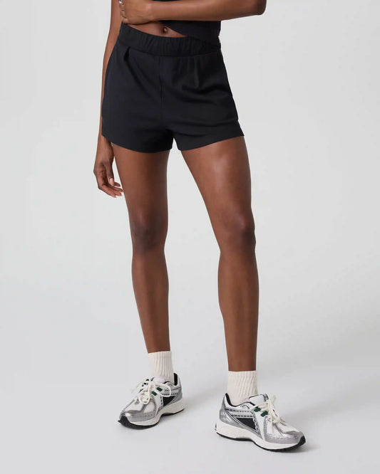 Pose Short