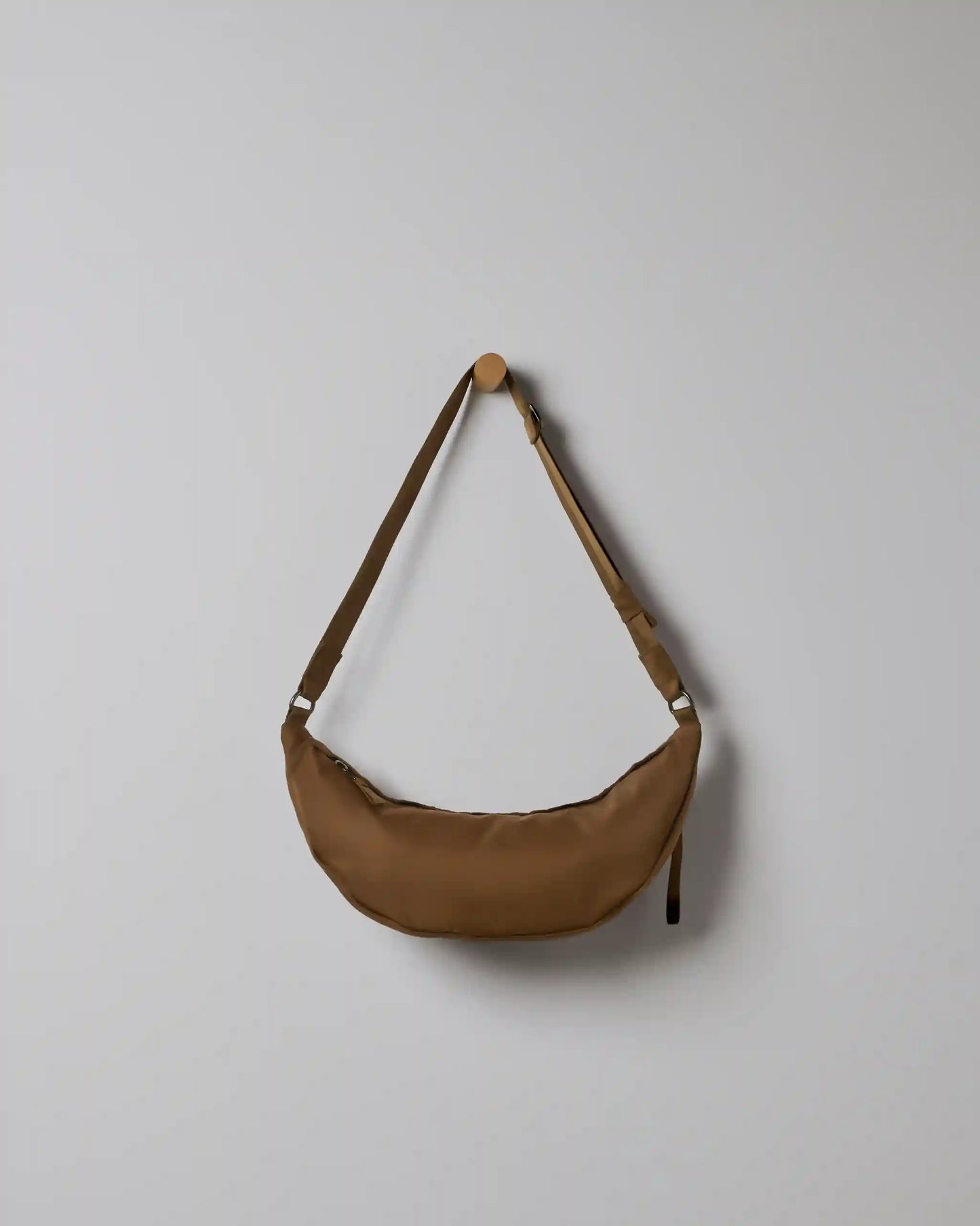 Vuori Arden Crescent Sling