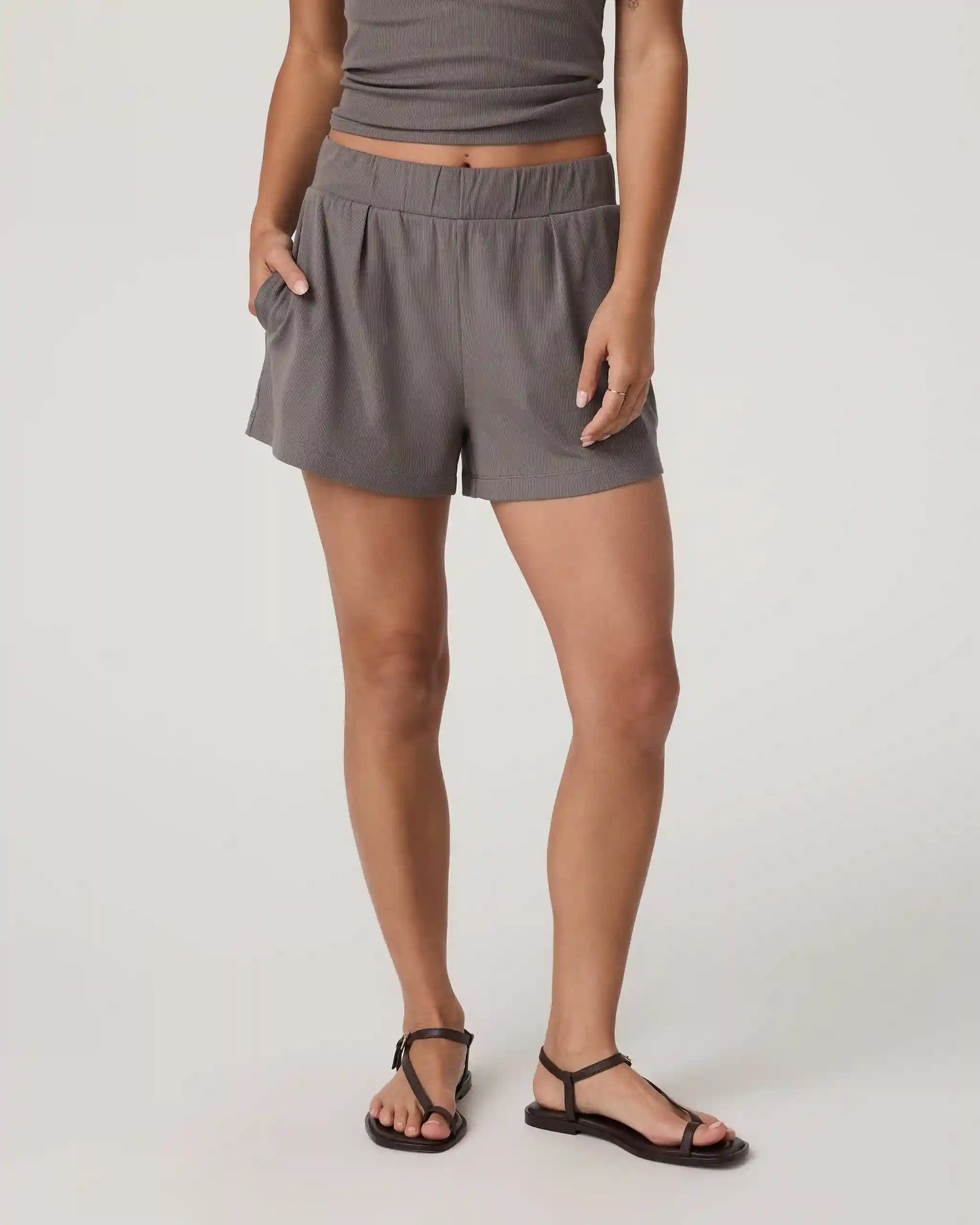 Pose Short