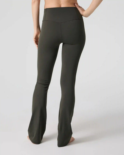 Vuori AllTheFeels™ Slim Flare