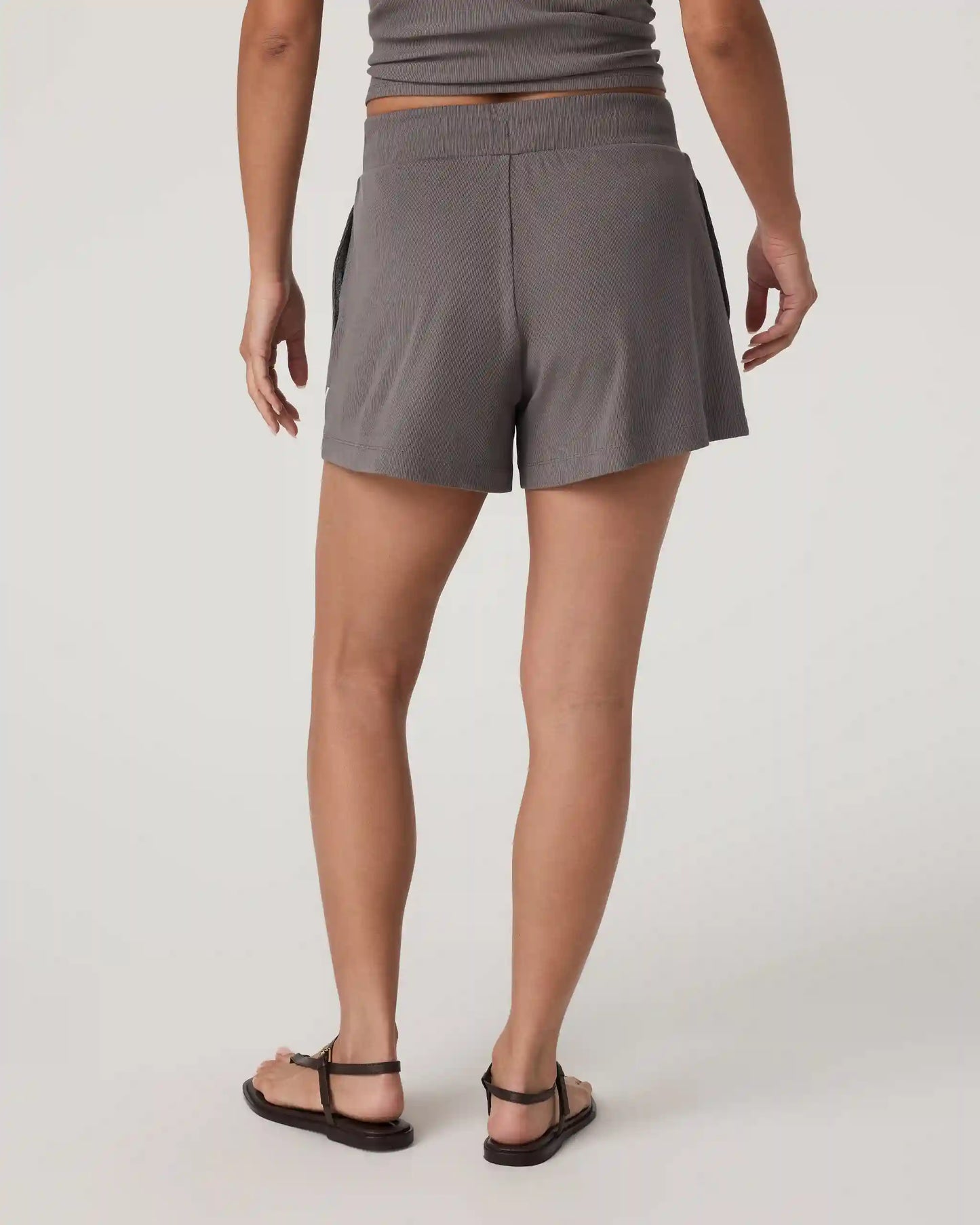 Pose Short