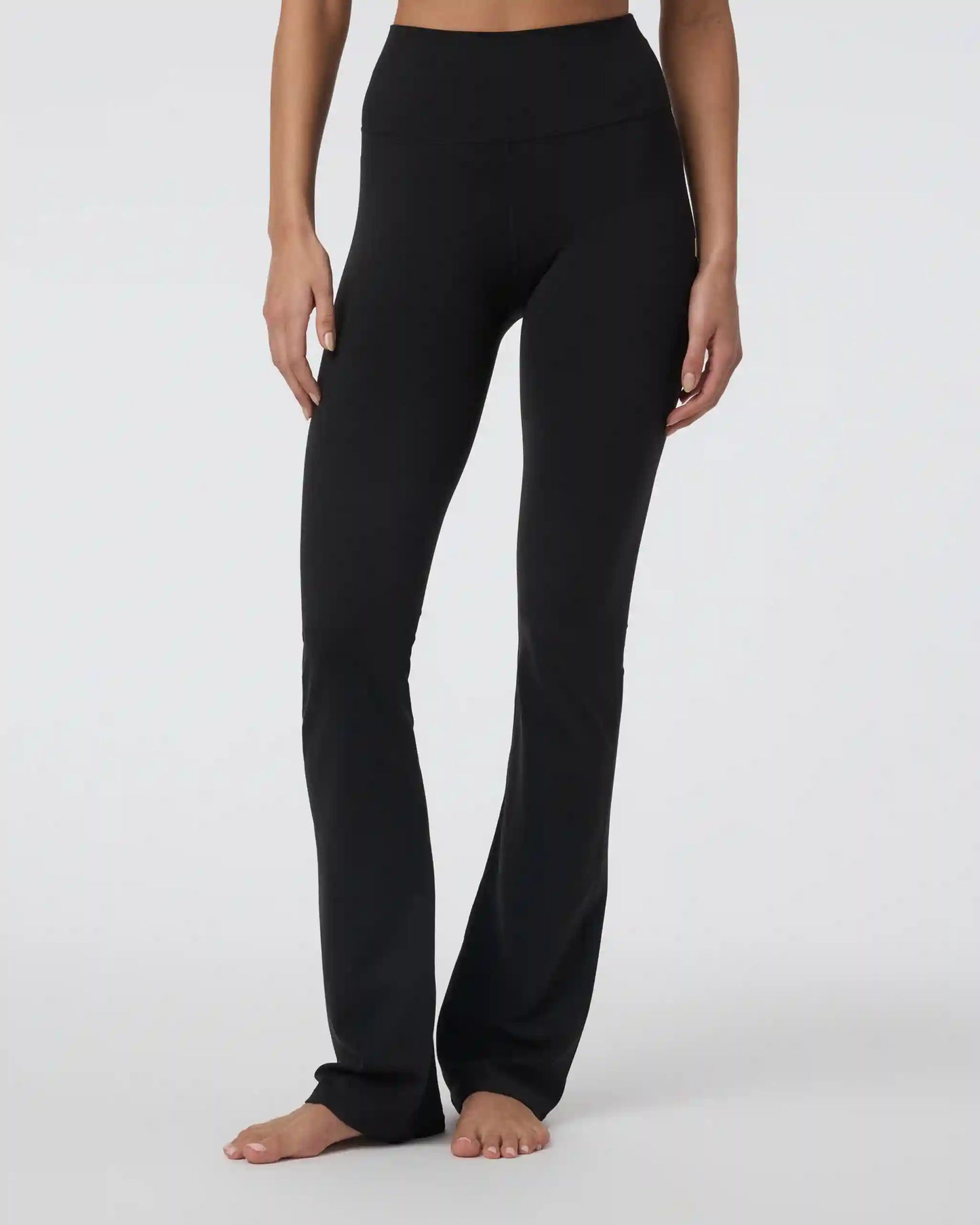Vuori AllTheFeels™ Slim Flare - Short