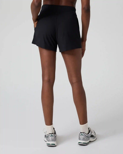 Pose Short