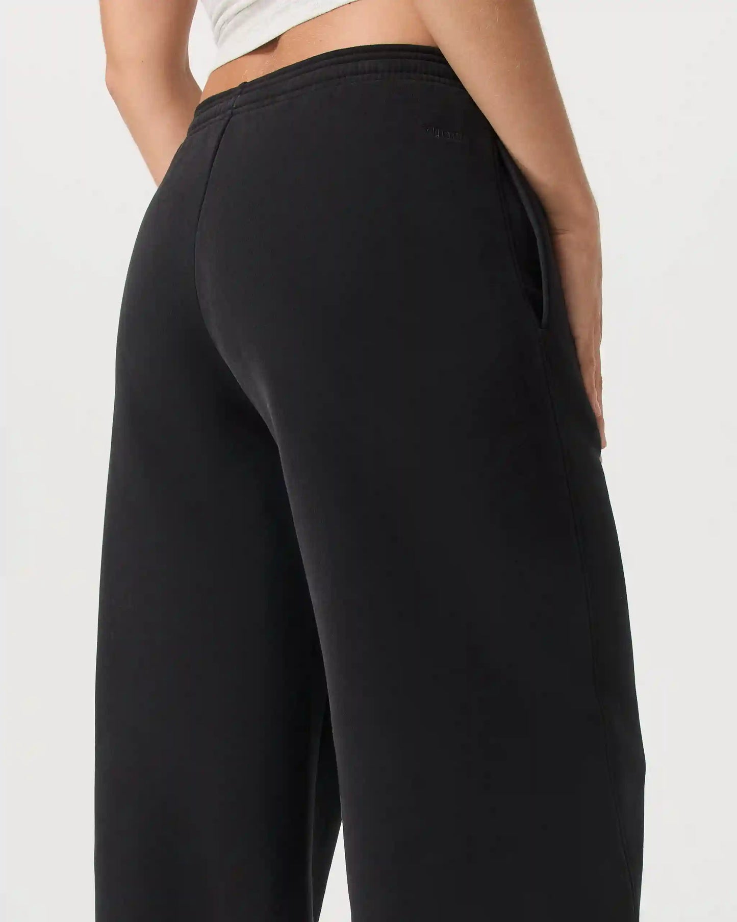 Restore Ultra Wideleg Sweatpant - Short