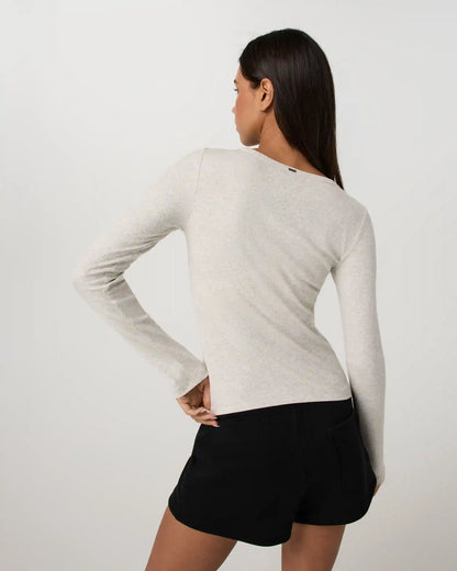Long Sleeve Pose Subtle Scoop