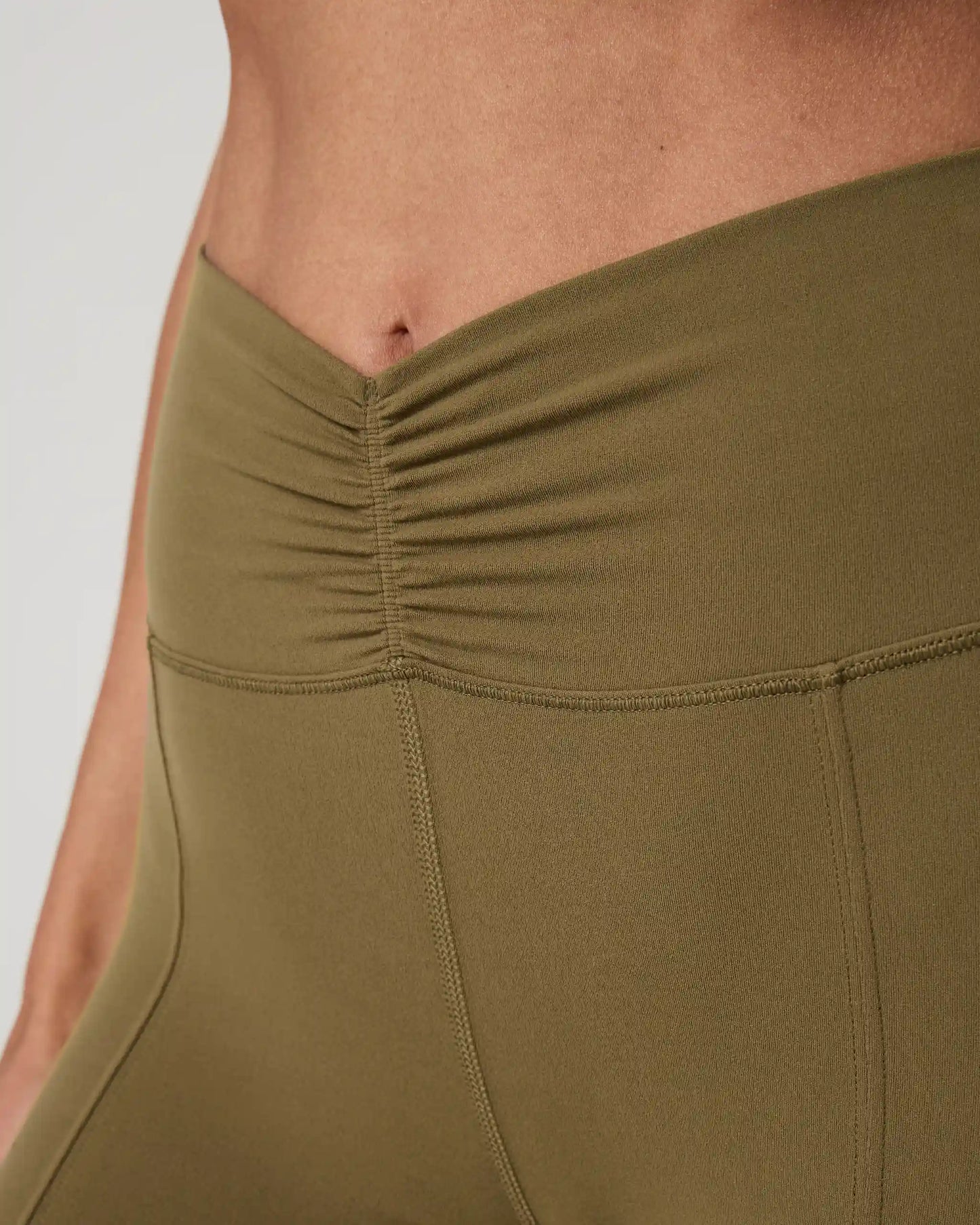 Vuori AllTheFeels™ Shirred Crop