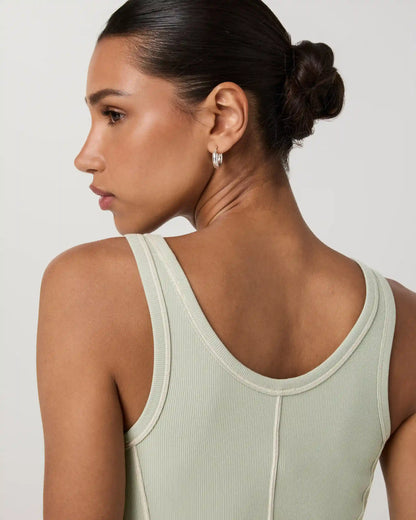 Pose Seams Tank