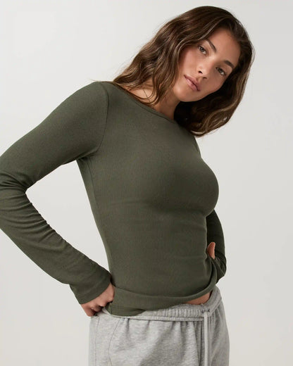 Long Sleeve Pose Subtle Scoop