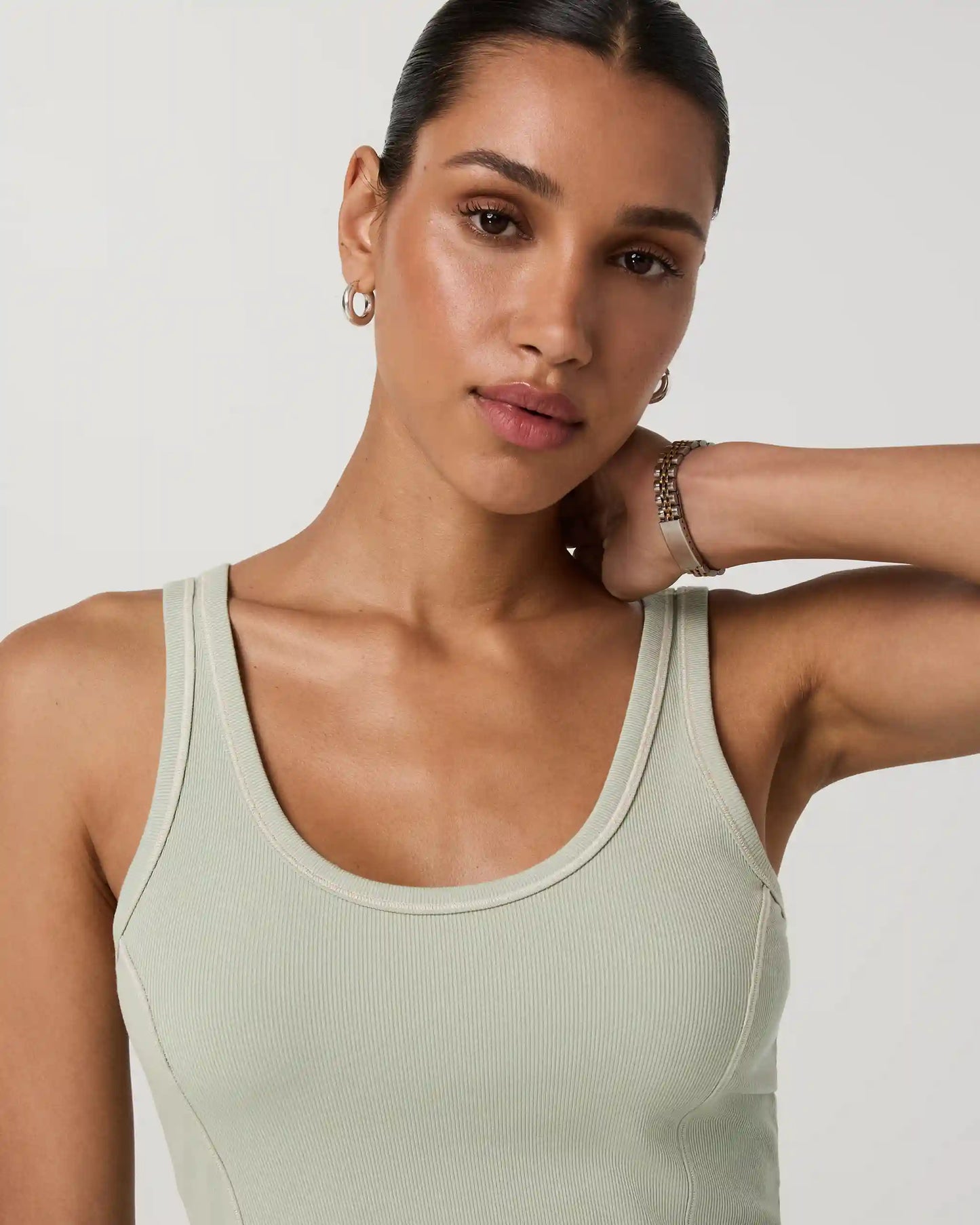 Pose Seams Tank