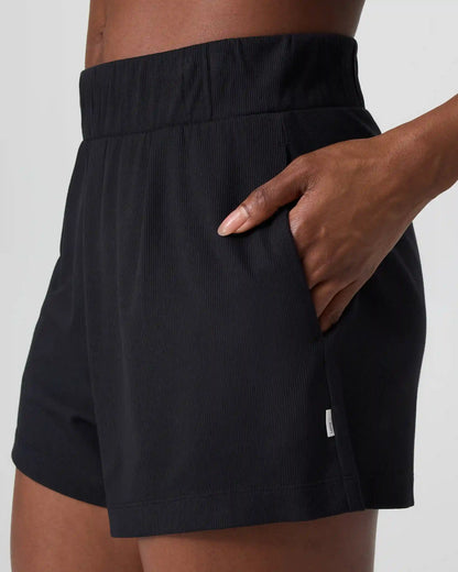 Pose Short