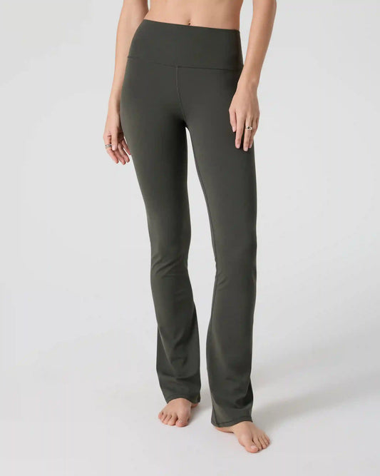 Vuori AllTheFeels™ Slim Flare